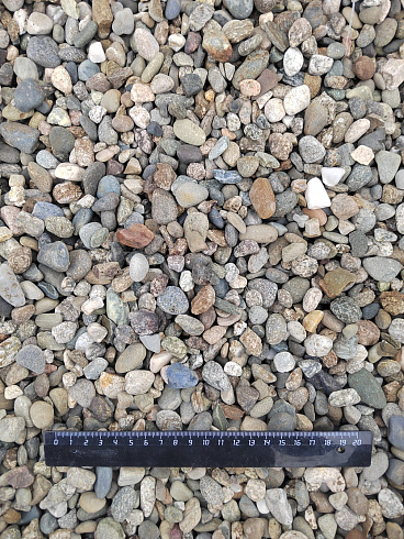 Kamenclub.ru: Галька речная окат (серая) фр.10-20 мм купить  в Армавире галька речная серая, серый, темно-серый, светло-серый, коричневый ландшафтная декоративная речная окатанная округлая галька 5000 руб/т   фото КАМЕНЬ КЛУБ